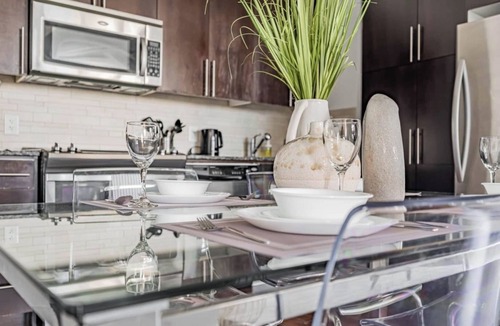 Downtown Mississauga Condo | Lovely 3 Bedroom Condo with Balcony