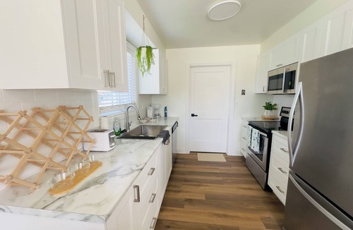 Port Dover Apartment | Lovely Beachside Oasis 2BD Unit in Port Dover