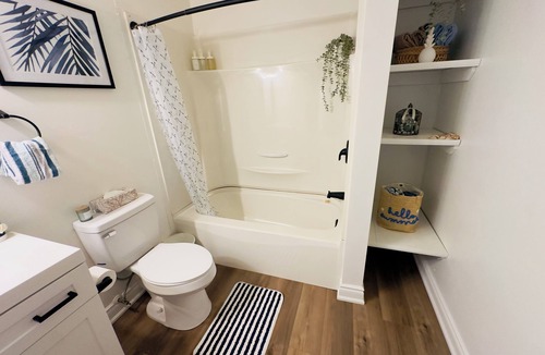 Port Dover Apartment | Lovely Beachside Oasis 2BD Unit in Port Dover