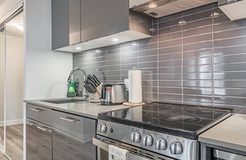 Garden District Condo | Lovely Condo in Downtown