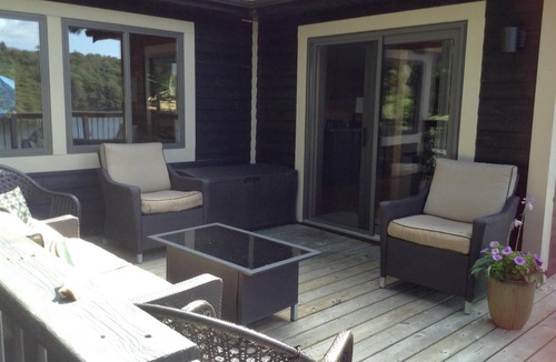 The Archipelago Cottage | Lovely Family Cottage Escape, 6 bdrms, 3bath, Hot Tub, Muskoka Room, Sunsets!