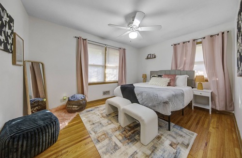 Minneapolis House | Lovely Home in Minneapolis - Modernly and Freshly Decorated. Game Room/Yard