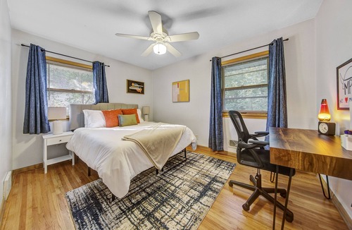 Minneapolis House | Lovely Home in Minneapolis - Modernly and Freshly Decorated. Game Room/Yard