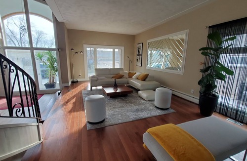 Stoney Creek Villa | Lovely Lake House, California Chic, HEATED POOL, lakefront, EV charging.