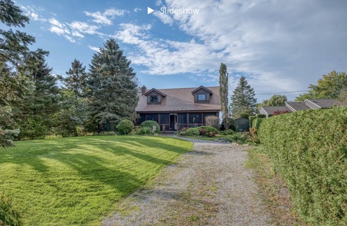 Port Dover Cottage | Lovely log cottage by the lake