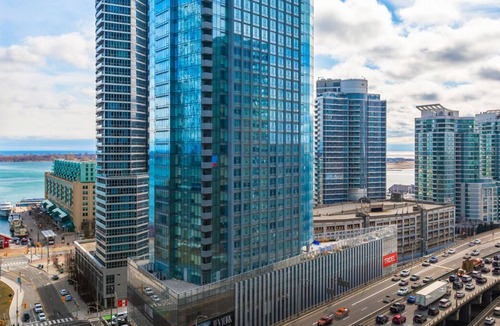 Financial District Apartment | Lovely one-bedroom condo in the heart of the city.