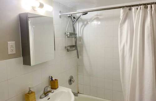 Yonge-Eglinton Apartment | Lovely spacious midtown apartment