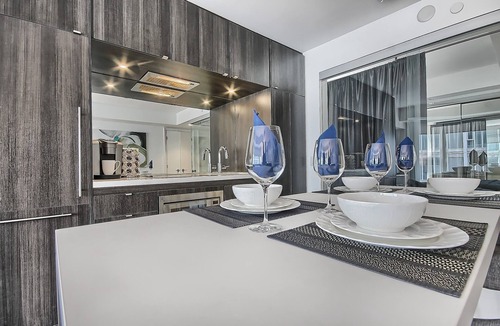 Bloor-Yorkville Apartment | Lovely Two Bedroom, Two Bathroom Condo in Heart of Yorkville