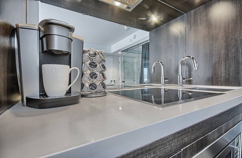 Bloor-Yorkville Apartment | Lovely Two Bedroom, Two Bathroom Condo in Heart of Yorkville