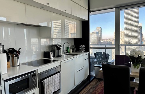 Bay Cloverhill Apartment | Luminous 2-Bdrms Suite w/parking