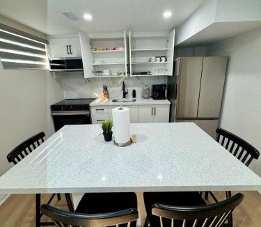 Brampton Apartment | Lunarstays