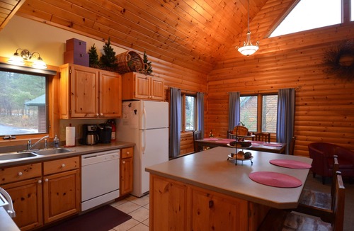 Lutsen Cabin | Lutsen's cutest vacation home between Lake Superior and Lutsen Mountains.