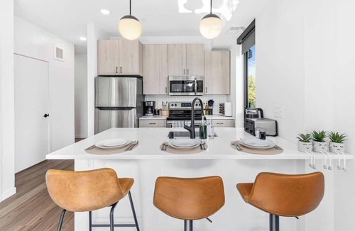 St. Anthony West Apartment | Lux 2BD, Sofa Bed DT &UMN, GYM Free Street parking