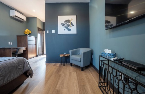 Harwich Hotel | Lux Hotel in Blenheim