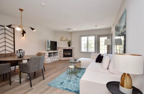Oro-Medonte Apartment | Lux Jacuzzi Suite - Top Level