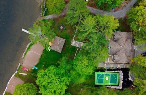 Buckhorn House | LUX Lakefront Sleeps18 Pickleball HotTub Sauna Gym Arcade Basketball Volleyball