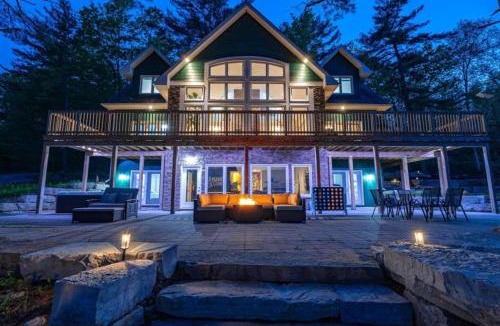 Buckhorn House | LUX Lakefront Sleeps18 Pickleball HotTub Sauna Gym Arcade Basketball Volleyball