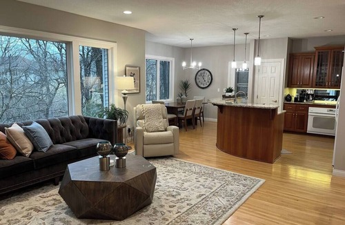 Rochester House | Lux Living With Beautiful Views