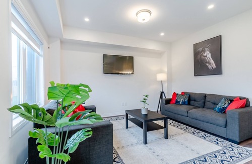 County of Brant House | Lux Stylish 4BR Home~Spotless~Fully Private~Office~Private Yard~Near Hwy & Parks