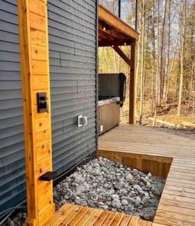 Dysart et al House | Lux Summer Getaway with Hot Tub, Sauna, EV charger