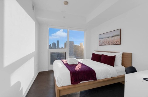 Garden District Hotel | Luxe Suites - Eaton Centre/Dundas Square