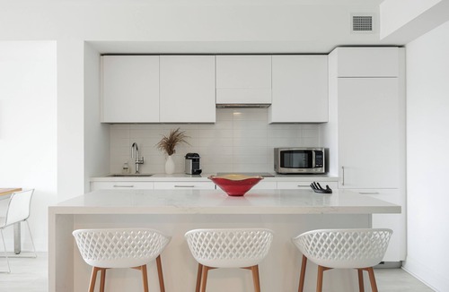 St. Lawrence Condo | Luxurious 2 Bdrm Condo - Midtown Leaside Toronto