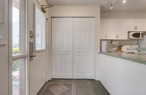 Harvie Heights House | Luxurious 2 bed Mountain Retreat Renovated With Gorgeous Decor