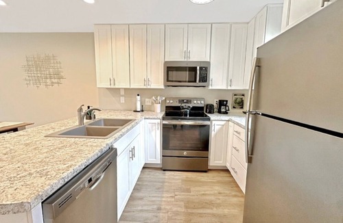 Hill City House | Luxurious 3BR | Resort Townhome Retreat | Near Trails, Golf, Dock Access