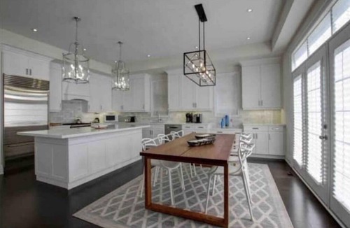 Oakville House | Luxurious 4 Bedroom home.n