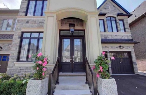 Oakville House | Luxurious 4 Bedroom home.n