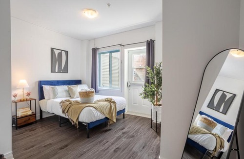 Griffintown Apartment | Luxurious 4 BR Suite in Griffintown