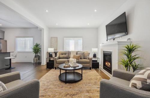 Innisfil Villa | Luxurious and Beautiful, Barrie