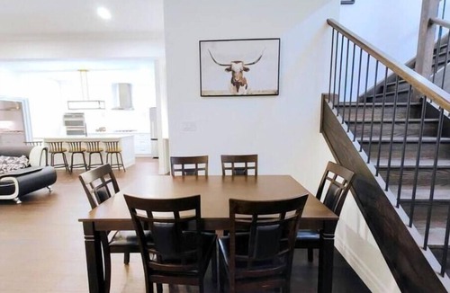 Ilderton House | Luxurious and Spacious Home