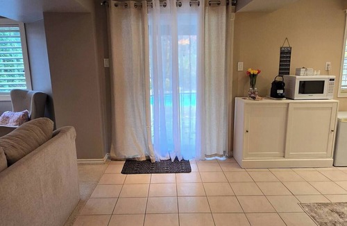 Meadowvale Village Apartment | Luxurious Basement Apartment with Pool