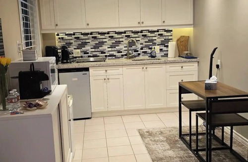 Meadowvale Village Apartment | Luxurious Basement Apartment with Pool