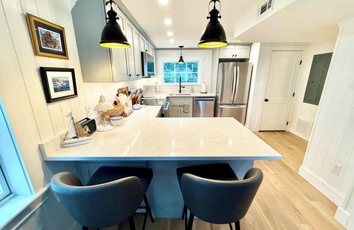 Fortunes Rocks Cottage | Luxurious Beachfront New England Cottage
