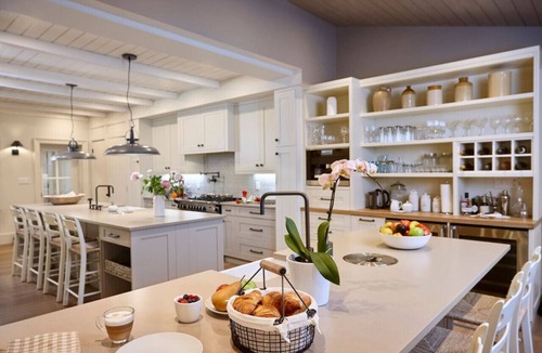 Picton Apartment | Luxurious farmhouse on Westlake Shore Sandbanks