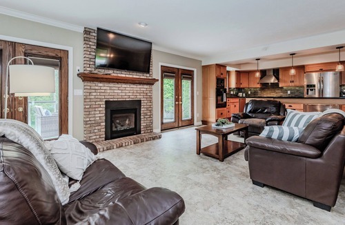 Georgian Bluffs Cottage | Luxurious Georgian Bay Escape at The Madison