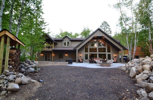 Biwabik House | Luxurious Lakefront Retreat: 4 Br/3 Ba, Ski/Golf/Swim, Sleeps 16