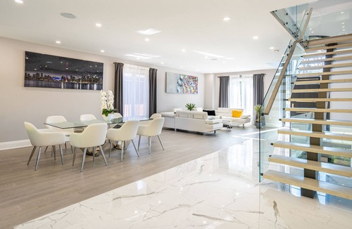 Humber Bay House | Luxurious Mansion South Toronto minutes from lake