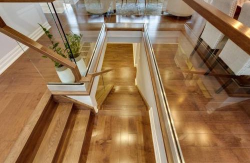 Burlington Villa | Luxurious & Modern 4BR House w/3 Car Parking