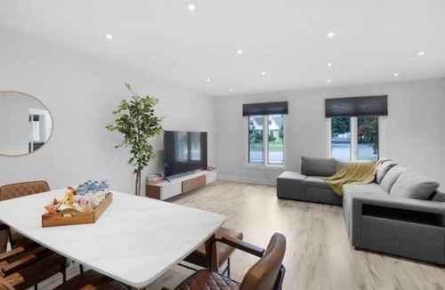 Durham Region House | Luxurious Modern Getaway 3BD 2BT Near 401