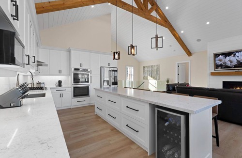 Lake of Bays Cottage | Luxurious Muskoka Retreat w/hot tub, sauna on a private 24 acre lot.