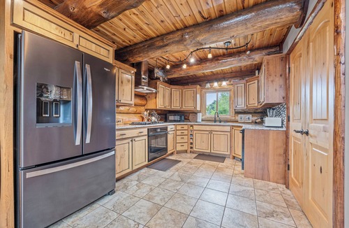 Vergas Cabin | Luxurious Rustic Cabin Getaway on Loon Lake.