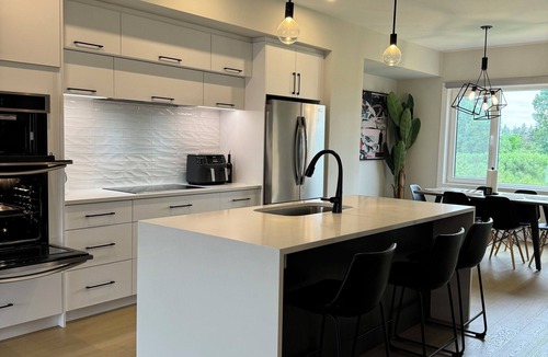 London House | LUXURIOUS SPACIOUS 3 BEDROOM TOWNHOUSE