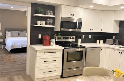 Sheridan Apartment | Luxurious, spacious, Independent 2 Bedrooms 2 baths with fireplace/free parking