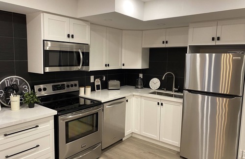 Sheridan Apartment | Luxurious, spacious, Independent 2 Bedrooms 2 baths with fireplace/free parking