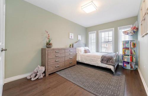 Bolton House | Luxurious Town Home in Bolton w. Hotub