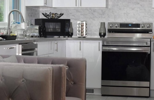 Hastings Cottage | Luxurious & Trendy Cottage on Trent River - 2 hours from Toronto