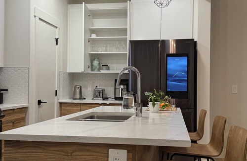 Southwest Edmonton House | Luxurious Urban Oasis House